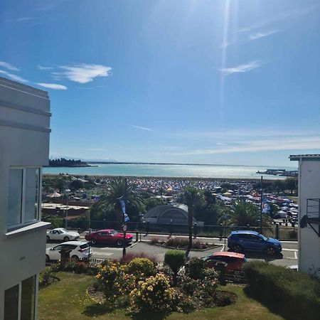 Art Deco Beauty On The Bay Hill Apartment Timaru Bagian luar foto