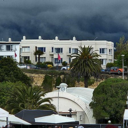 Art Deco Beauty On The Bay Hill Apartment Timaru Bagian luar foto