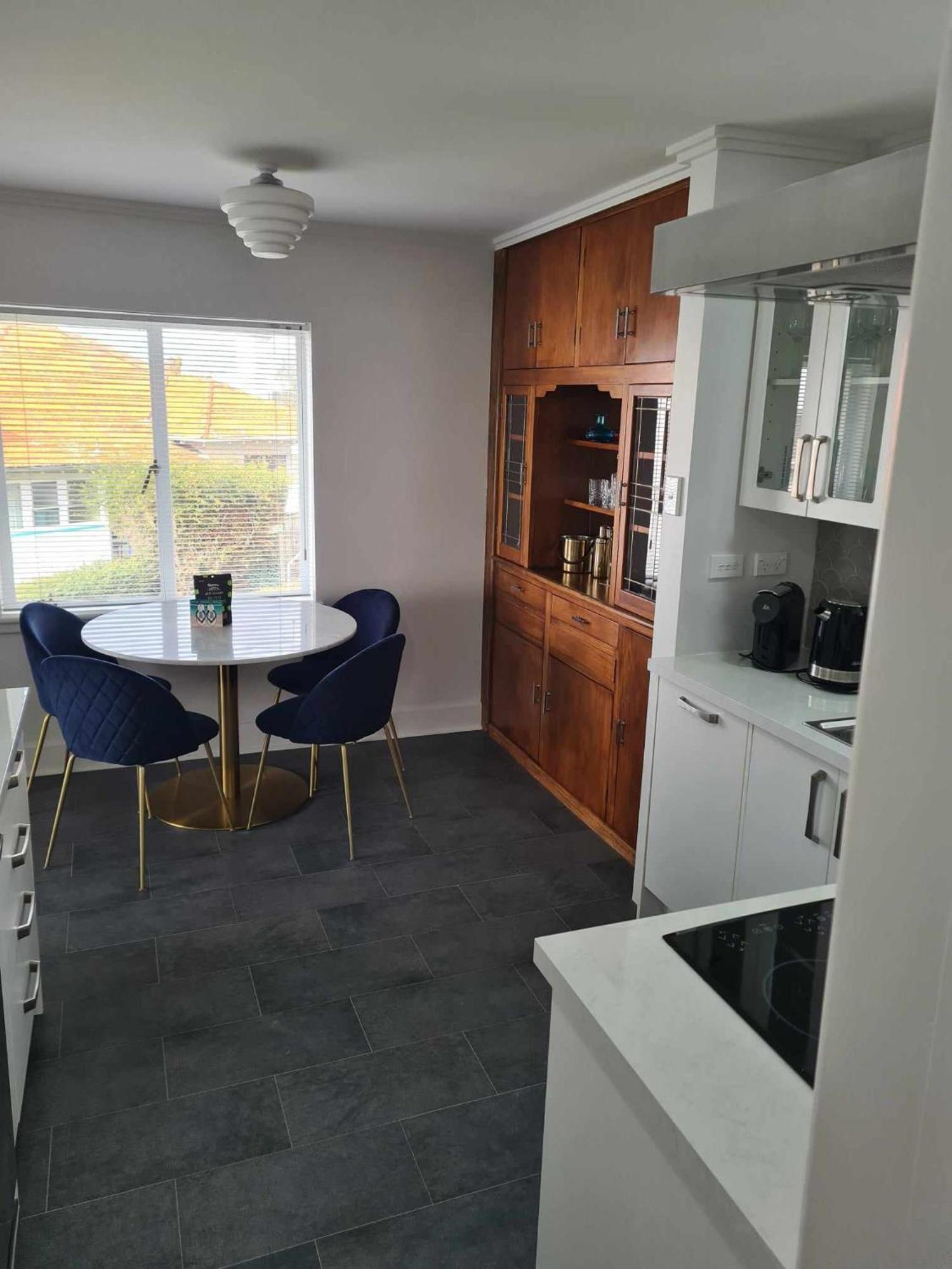 Art Deco Beauty On The Bay Hill Apartment Timaru Bagian luar foto